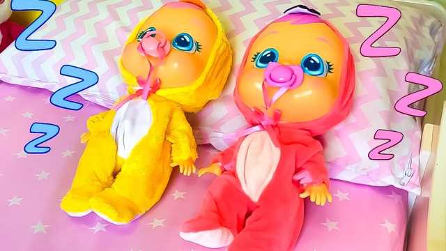 Vídeo de juguete: ¡Ven y cuida al pequeño bebé!